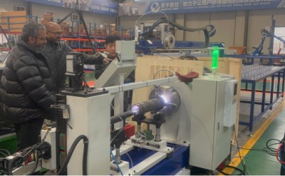 हम अपने भारतीय ग्राहकों का हमारे आंतरिक होल वेल्डिंग उपकरण की स्वीकृति के लिए...